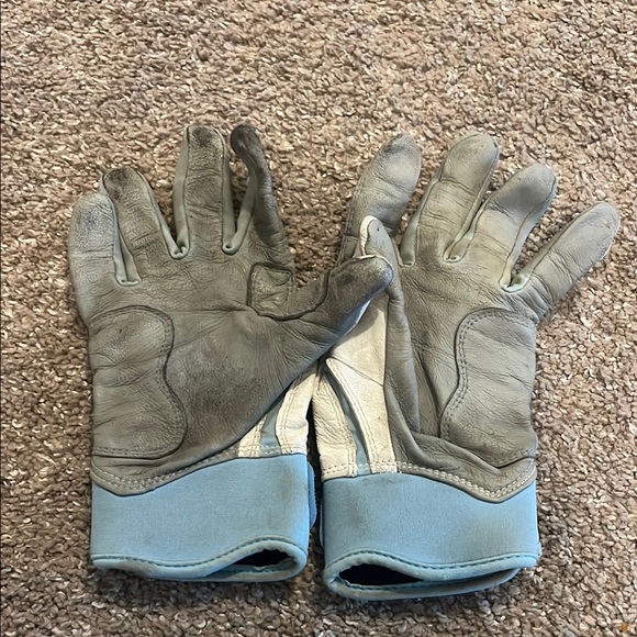 Bruce Bolt White and Blue Gloves - Picture 2 of 2